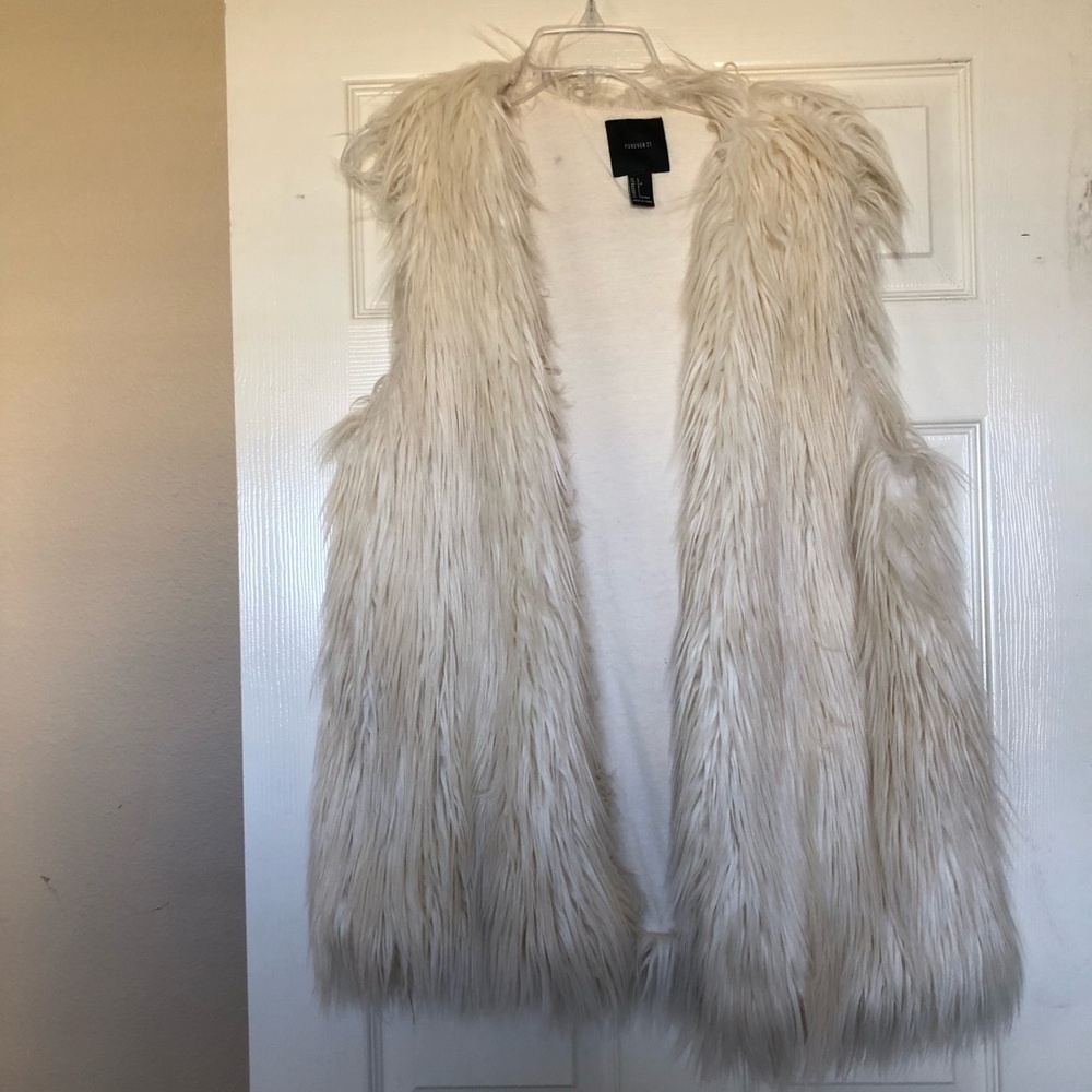 Forever 21 White Fur Vest - Picture 1 of 3